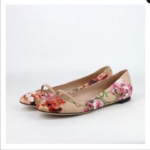 Gucci pink leather floral ballet flats.